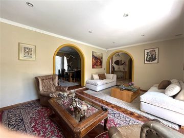 Casa en venta de 5 dorm. en Las Condes