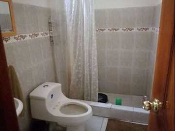 Casa con locales comerciales de venta en Otavalo
