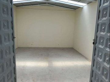 Casa con locales comerciales de venta en Otavalo