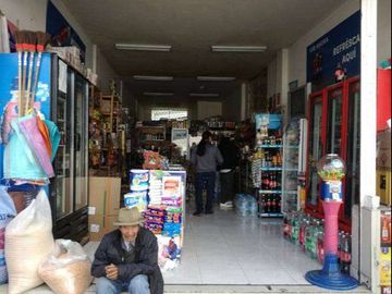 Casa con locales comerciales de venta en Otavalo