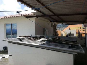 Casa con locales comerciales de venta en Otavalo
