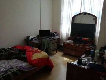 Casa con locales comerciales de venta en Otavalo