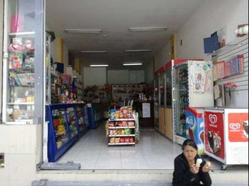 Casa con locales comerciales de venta en Otavalo
