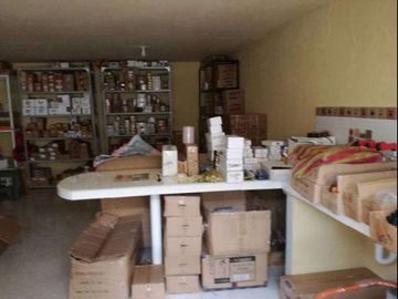 Casa con locales comerciales de venta en Otavalo