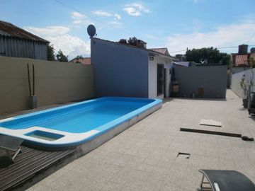 Casa PH en venta en Bernal Oeste