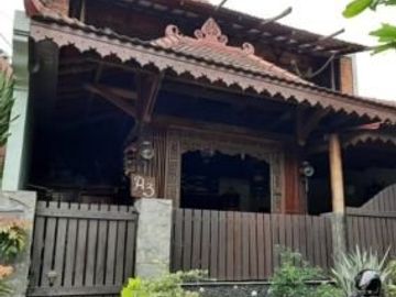 Dijual rumah di palm residance jambangan