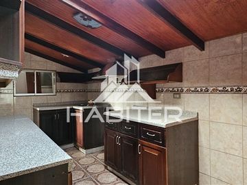 Casa en venta de 4 dorm. en Los Angeles