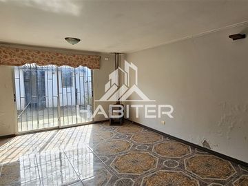 Casa en venta de 4 dorm. en Los Angeles