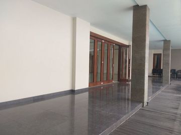 Dijual Rumah Mewah Bergengsi ada Kolam Renang Pribadi dalam Perumahan Elite
