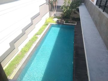 Dijual Rumah Mewah Bergengsi ada Kolam Renang Pribadi dalam Perumahan Elite