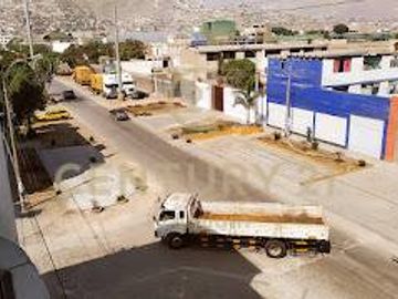 Alquilo Oficinas en Av. Los Platinos Los Olivos  Cerca a NIssan 220 m2 4to piso