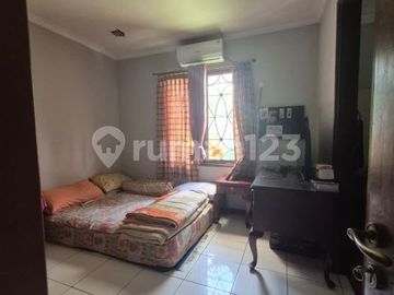 Rumah Luas Harga Terbaik di Komplek Elit Cinere - Masih Nego