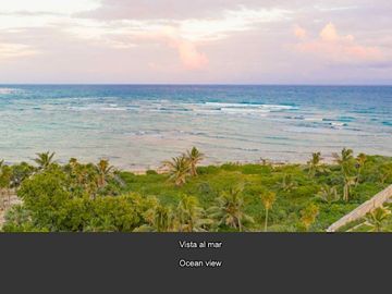 Penthouse vista al mar, terraza privada de 196 m2, alberca frente al mar, diseño