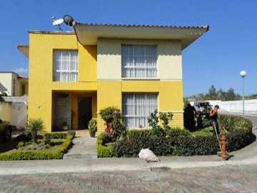 Venta de casa en Otavalo en Conjunto Privado
