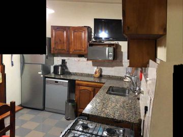 VENTA - EXCELENTE CASA - CASTELAR NORTE -