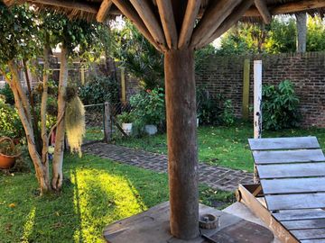 VENTA - EXCELENTE CASA - CASTELAR NORTE -