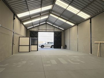 Cam Lo Boza. Calle Antillanca, Pudahuel. Bodega en arriendo