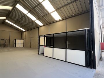 Cam Lo Boza. Calle Antillanca, Pudahuel. Bodega en arriendo