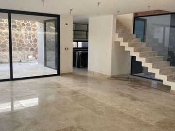 Hermosa Residencia de Autor en Lomas del Campanario, 5 Recamaras, 5 Baños, LUJO!
