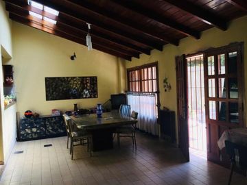 CHALET DE 4 AMBIENTES EN ZONA RESIDENCIAL - RAMOS MEJIA