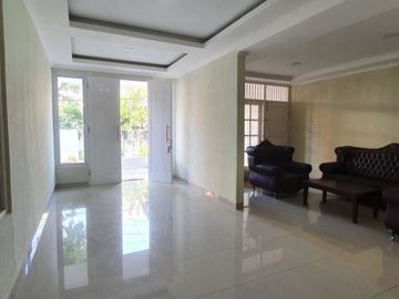 Rumah Bagus dan Strategis di Sektor 1 Bintaro 7033
