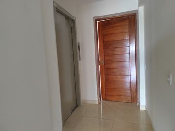 🏡 ¡Departamento de Estreno en 1er Piso con Amplio Patio! 🌿✨
Vive con comodidad y ubicación privilegiada en este moderno departamento de 70 m², ubicad
