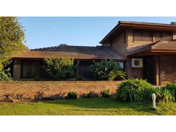Residencia Barrio Parque en Dolores