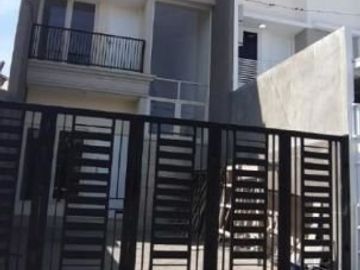 RUMAH GRESS Area Tenggilis Hadap selatan, Strategis