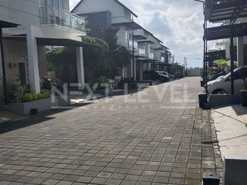 rumah baru, belum pernah dihuni, di kawasan berkembang Grand Royal Residence, Kepuharjo – Karangploso, Malang.