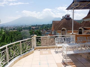Sewa Villa di Kota Bunga Little Venice Puncak