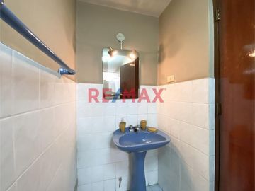 Se Vende Departamento Tipo Casa De 4 Pisos                                       Puerta A La Calle                                  Av. Ignacio Merino