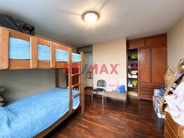 Se Vende Departamento Tipo Casa De 4 Pisos                                       Puerta A La Calle                                  Av. Ignacio Merino