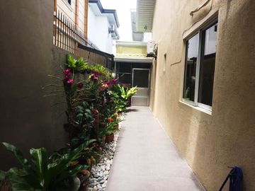 Semi-Furnished House for SALE with 3br in Hensonville Angeles City Near Sm Clark