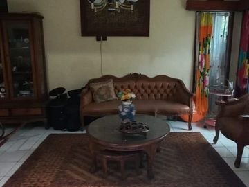 Rumah di jwl cpt tanah luas 2 rumah jdi 1 di wismaasri