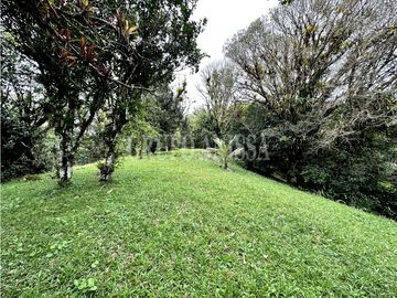 Se Vende Hermoso Terreno en Zona Alta de Altos del Maria