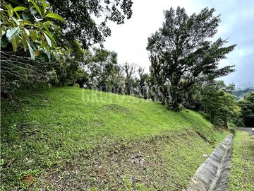 Se Vende Hermoso Terreno en Zona Alta de Altos del Maria