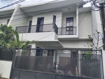 Rumah gayungan Mudah ke tol waru dll Hadap selatan Row jalan 2 mobil