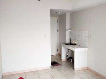 Disewakan Murah Apartemen Springlake Studio View Danau Cantik