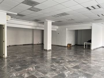 Ideal oficinas dentro de la zona industrial de Civac
