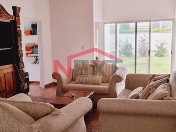 SE VENDE HERMOSA CASA EN JARDINES DE VERSALLES
