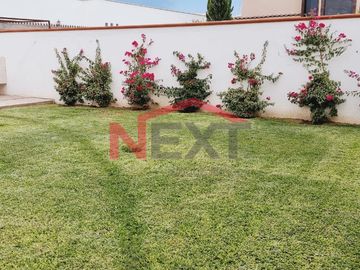 SE VENDE HERMOSA CASA EN JARDINES DE VERSALLES