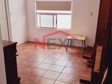 SE VENDE HERMOSA CASA EN JARDINES DE VERSALLES