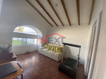SE VENDE HERMOSA CASA EN JARDINES DE VERSALLES