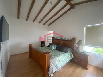SE VENDE HERMOSA CASA EN JARDINES DE VERSALLES