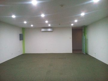 349.98 sqm Semi Fitted Commercial Office Space for Lease in Bonifacio High Street, BGC, Taguig