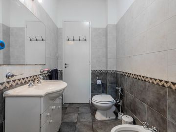 Venta Departamento Impecable Luminoso 4 Ambientes Dependencia Baulera  Barracas
