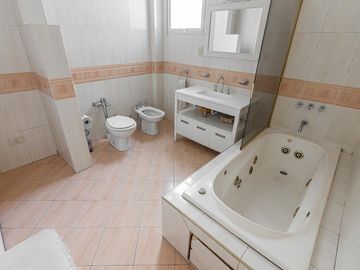 Venta Departamento Impecable Luminoso 4 Ambientes Dependencia Baulera  Barracas