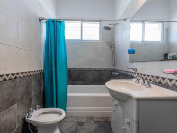 Venta Departamento Impecable Luminoso 4 Ambientes Dependencia Baulera  Barracas