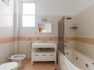 Venta Departamento Impecable Luminoso 4 Ambientes Dependencia Baulera  Barracas