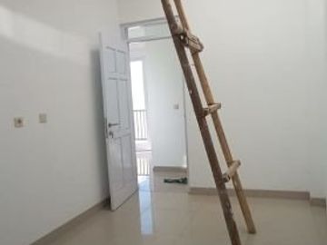 Rumah ready stok dengan 4 kamar tidur di Sariwangi Cihanjuang